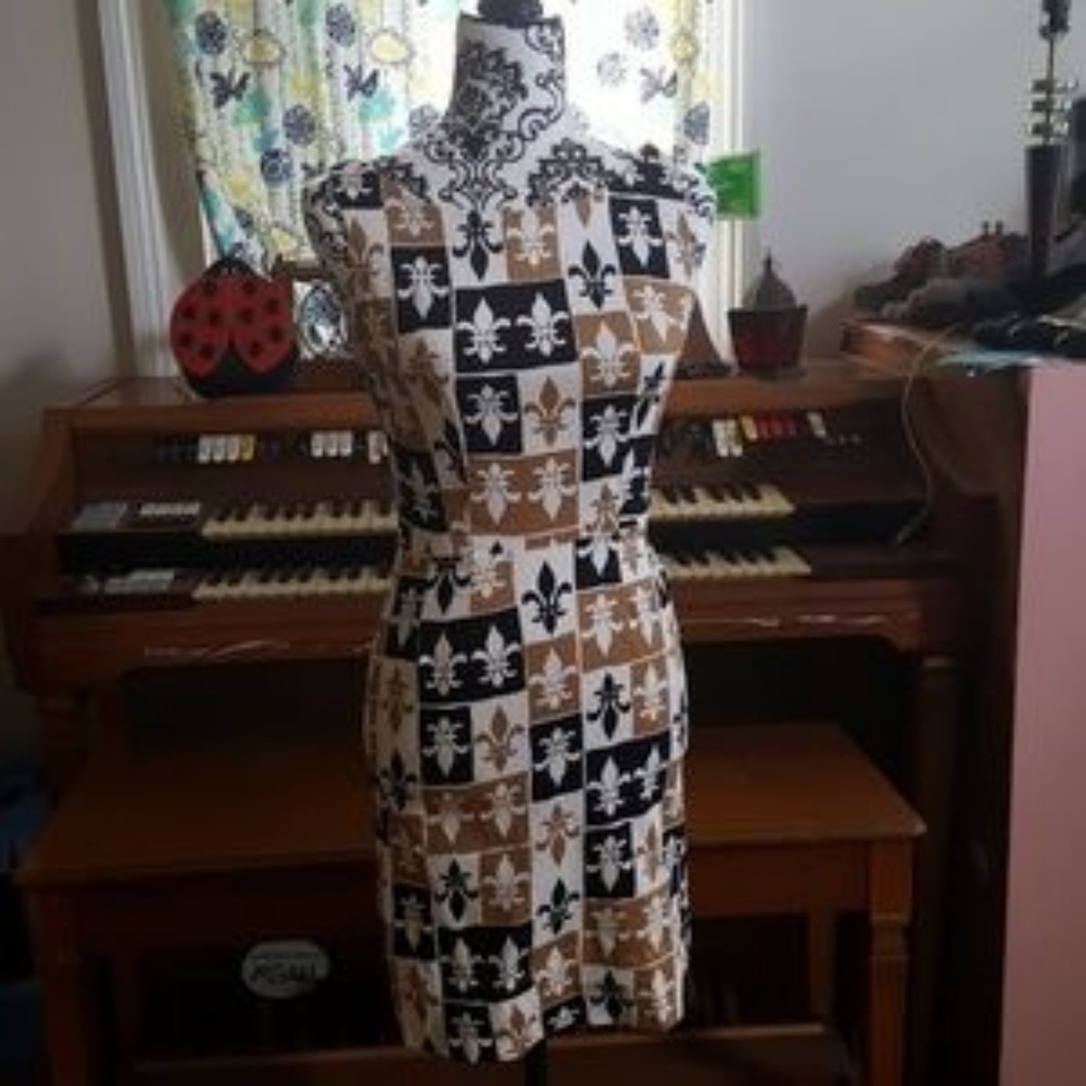 Joan dress in Grand Fleur - Picture 2 of 4